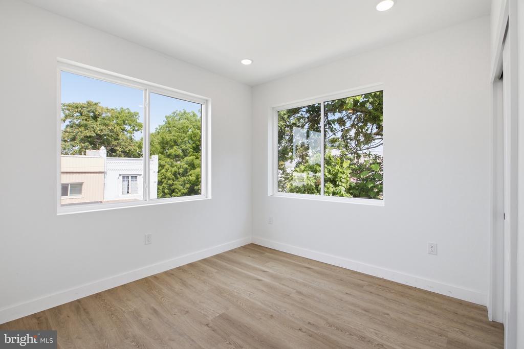 613 N BROOKLYN STREET Unit: 10