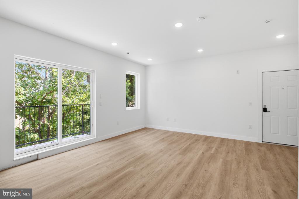 613 N BROOKLYN STREET Unit: 10