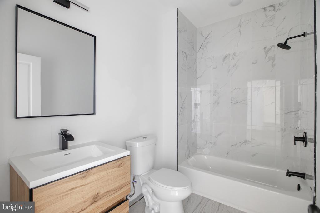 613 N BROOKLYN STREET Unit: 10