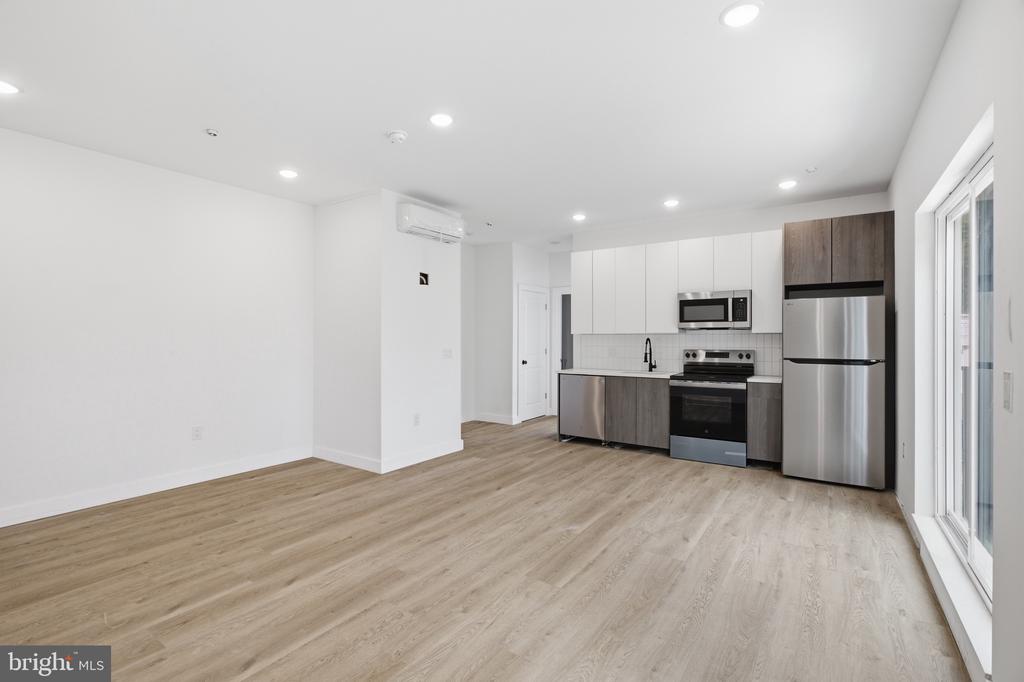 613 N BROOKLYN STREET Unit: 10