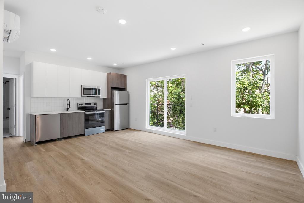 613 N BROOKLYN STREET Unit: 10
