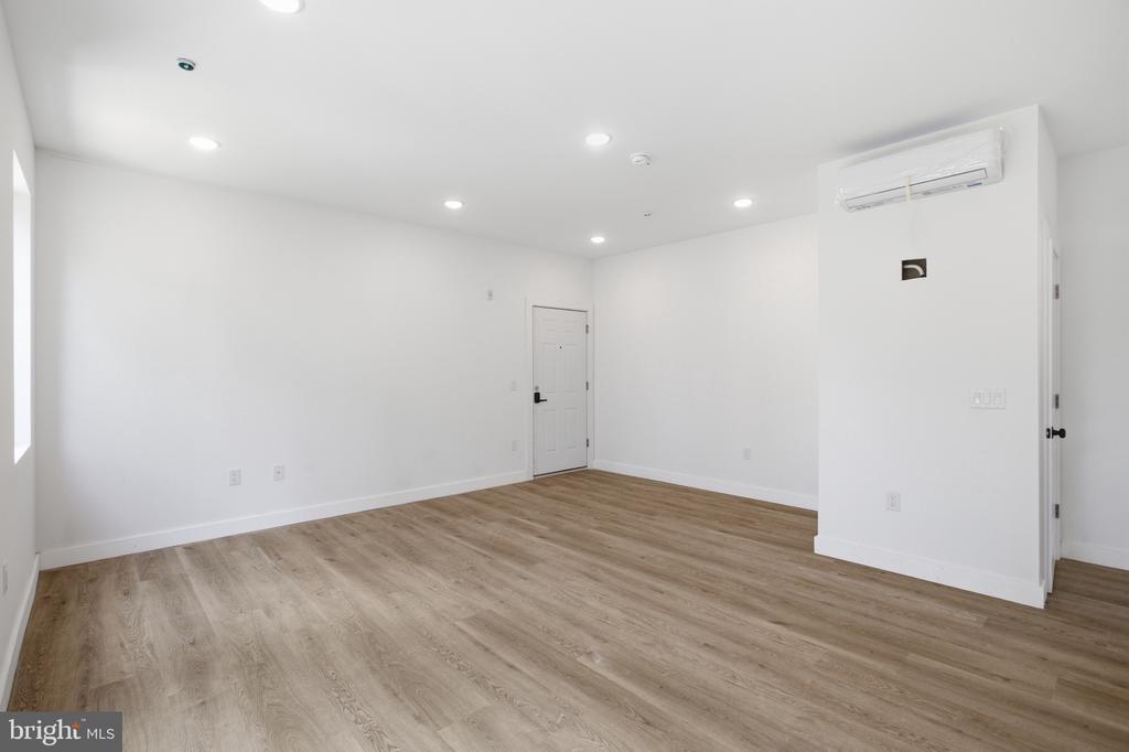 613 N BROOKLYN STREET Unit: 10