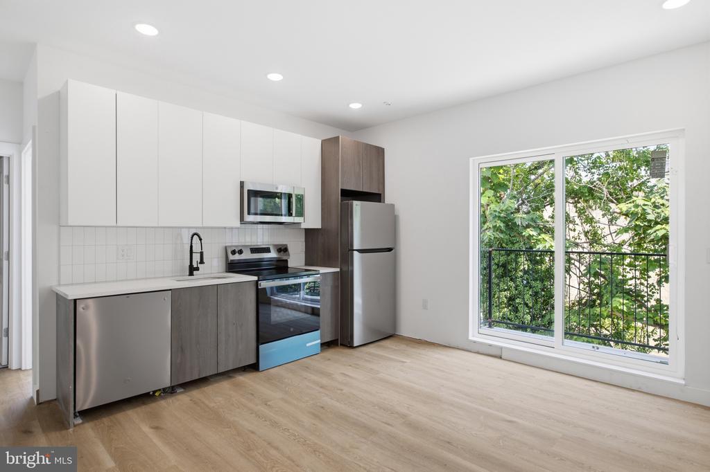 613 N BROOKLYN STREET Unit: 10