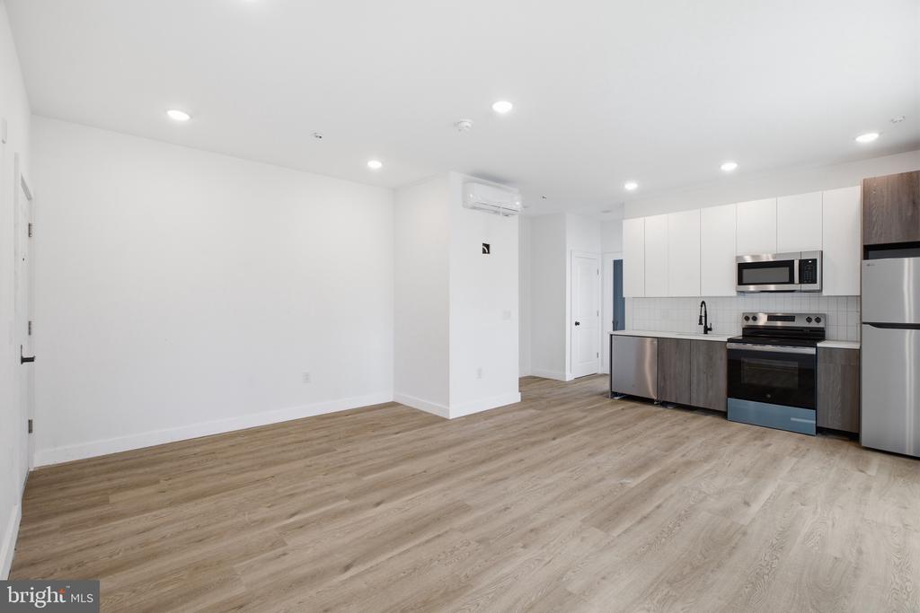 613 N BROOKLYN STREET Unit: 10
