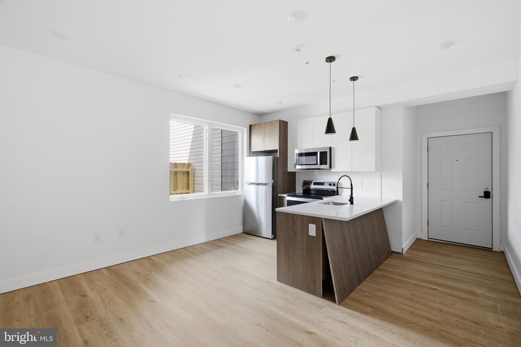 613 N BROOKLYN STREET Unit: 5