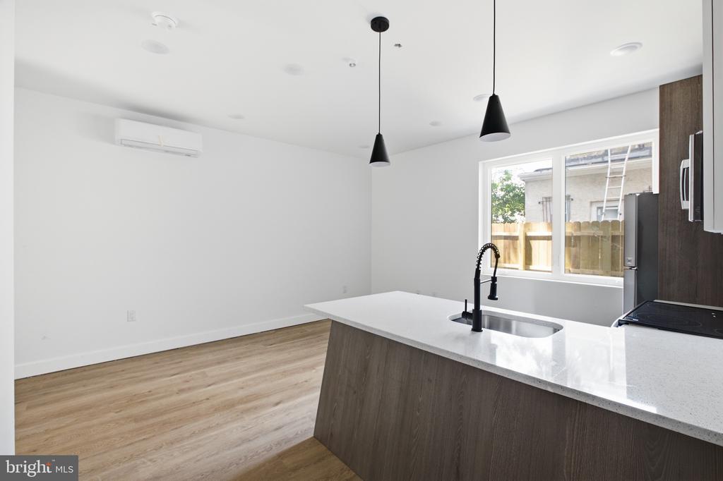 613 N BROOKLYN STREET Unit: 5