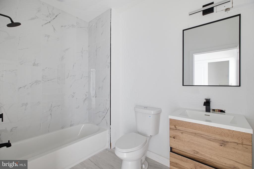 613 N BROOKLYN STREET Unit: 5