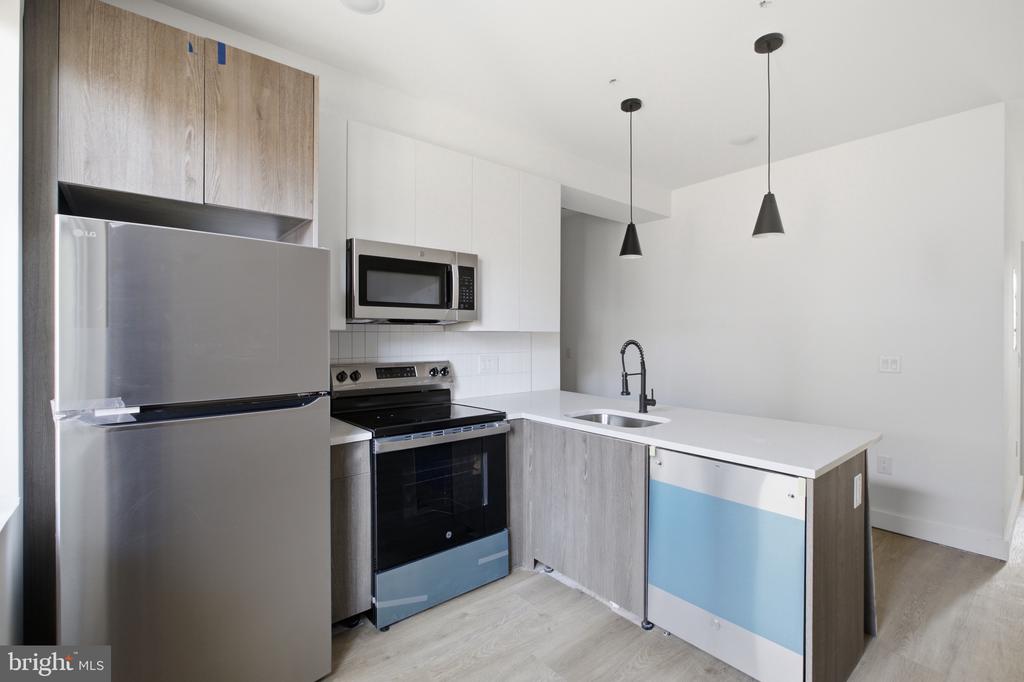 613 N BROOKLYN STREET Unit: 5