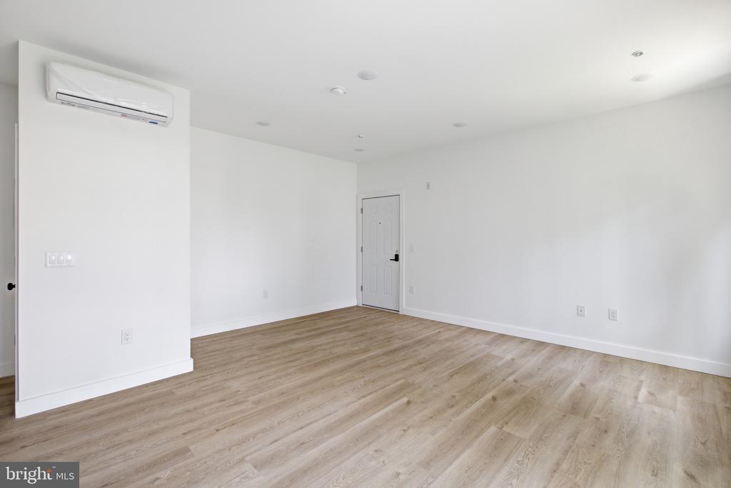 613 N BROOKLYN STREET Unit: 11