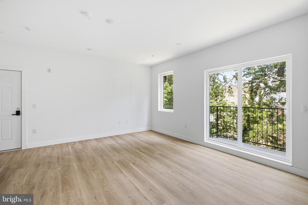 613 N BROOKLYN STREET Unit: 11