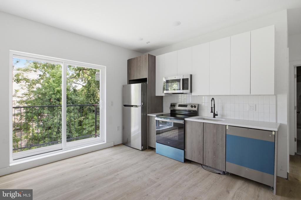 613 N BROOKLYN STREET Unit: 11