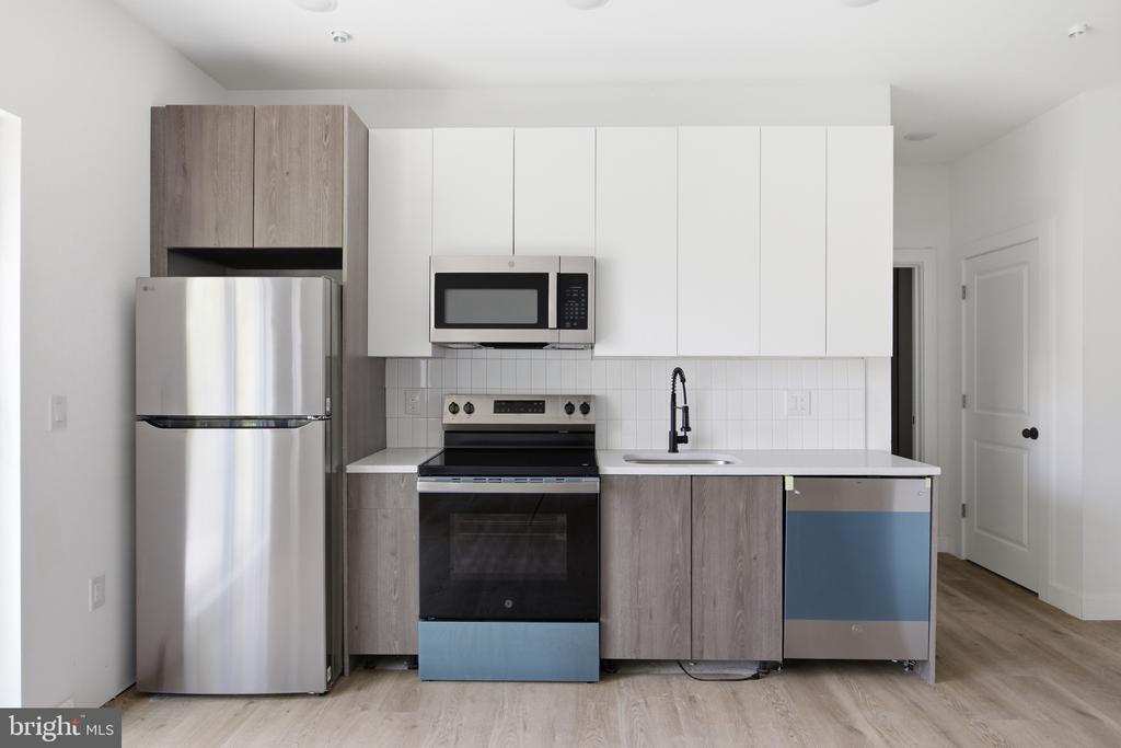 613 N BROOKLYN STREET Unit: 11