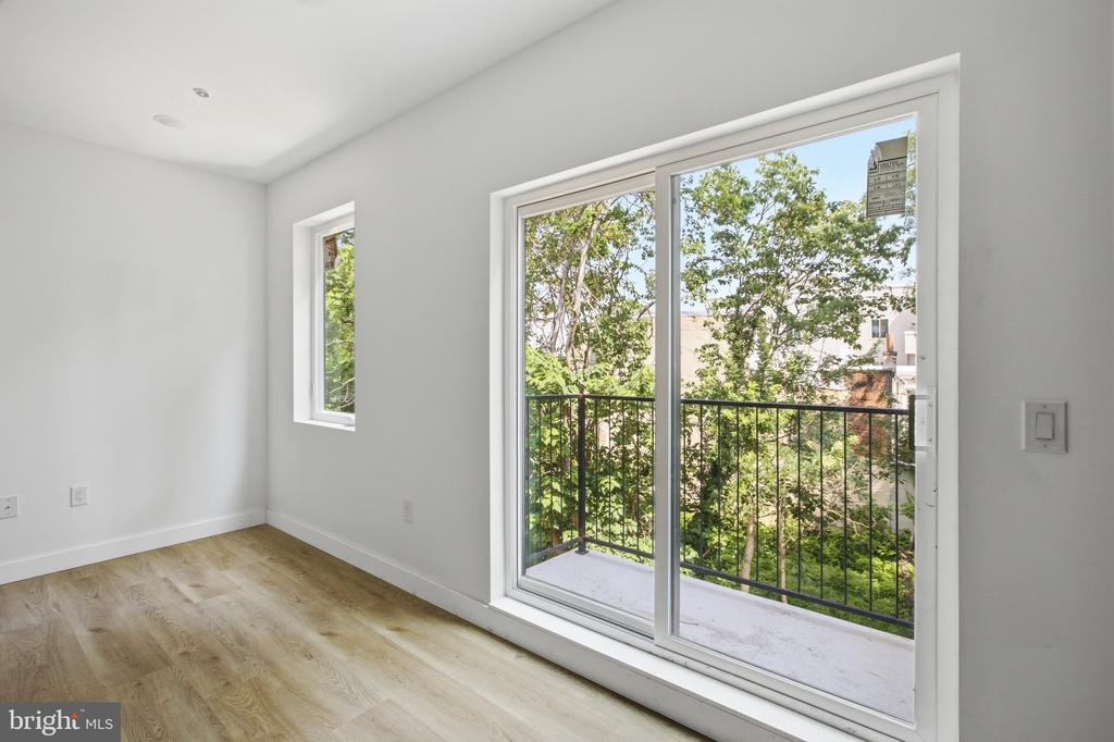 613 N BROOKLYN STREET Unit: 11