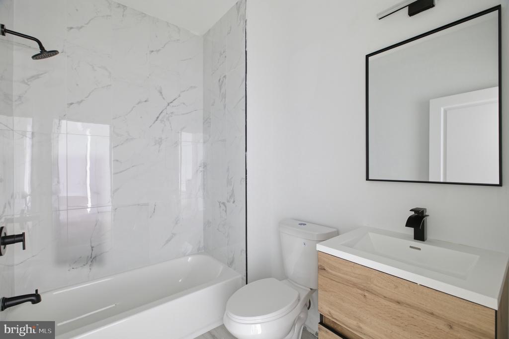 613 N BROOKLYN STREET Unit: 11