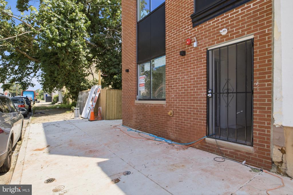 613 N BROOKLYN STREET Unit: 13