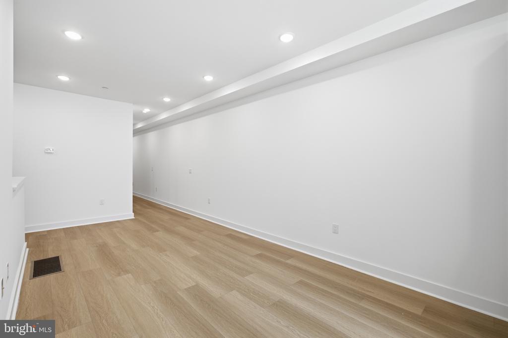 3929 FAIRMOUNT AVENUE Unit: 1