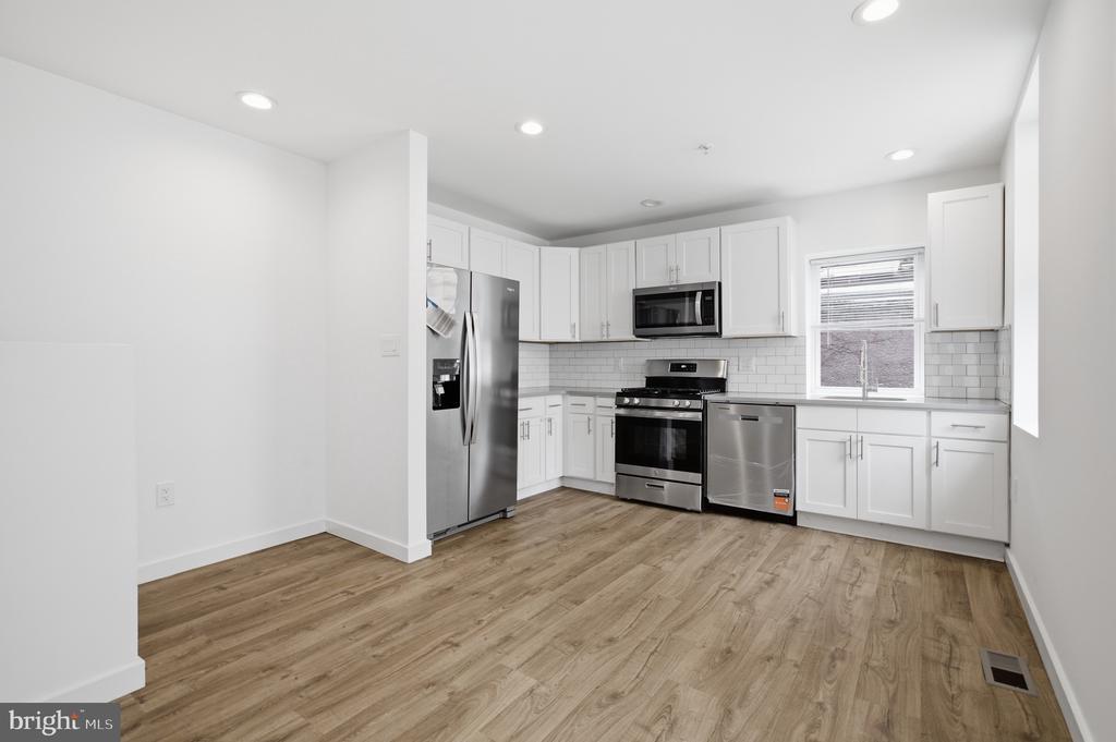 2162 E YORK STREET Unit: 1R