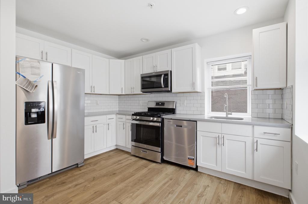 2162 E YORK STREET Unit: 1R