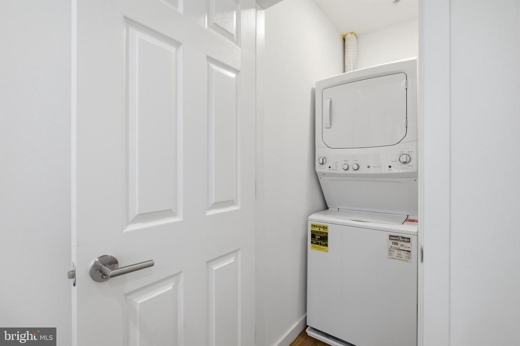 2162 E YORK STREET Unit: 1R