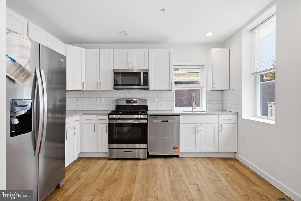 2162 E YORK STREET Unit: 1R