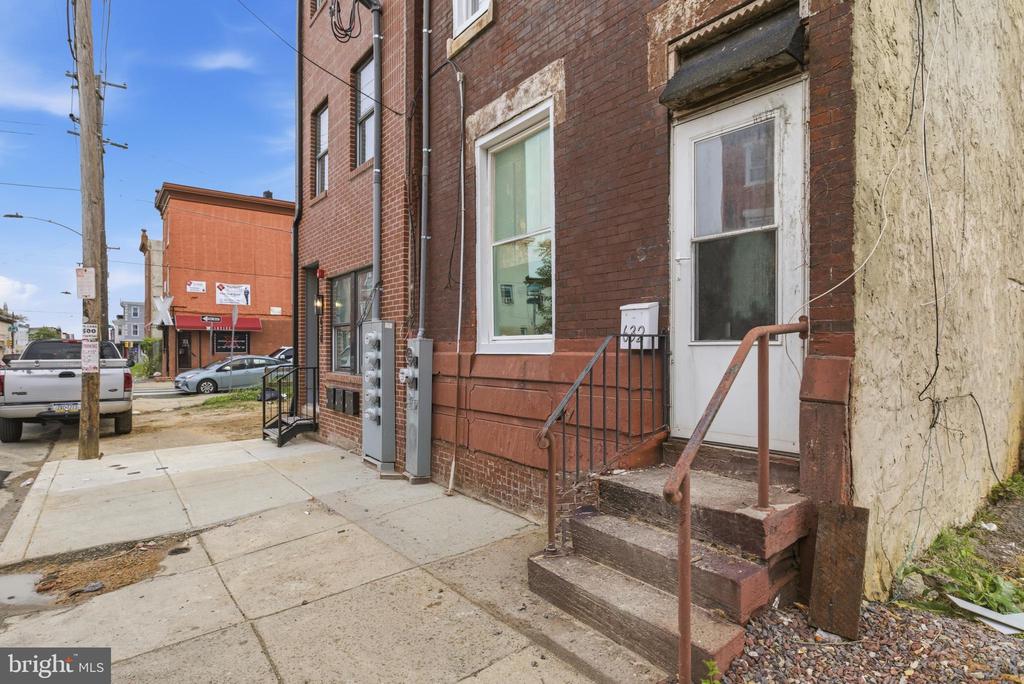 632 W CUMBERLAND STREET Unit: 2