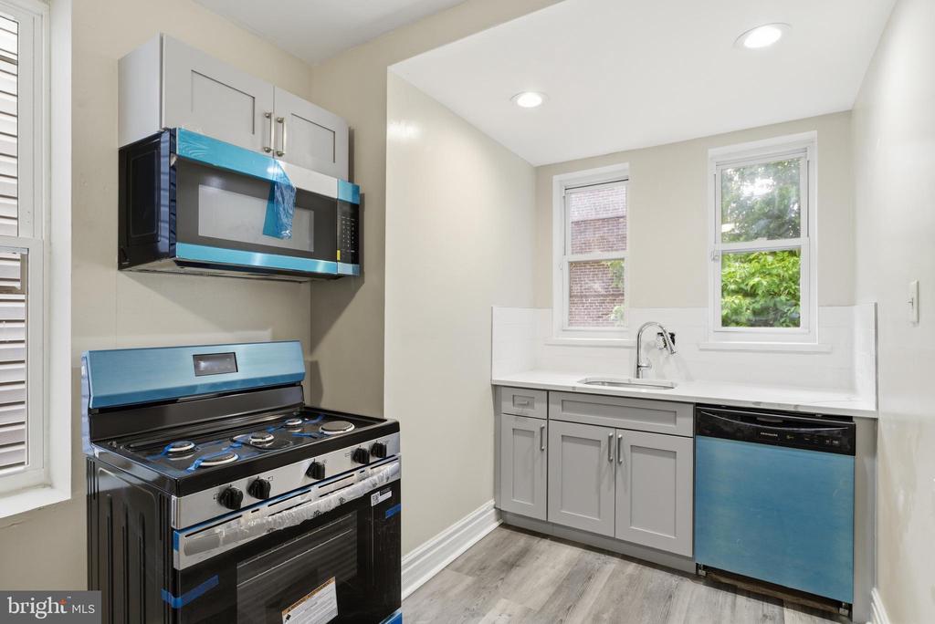 632 W CUMBERLAND STREET Unit: 2