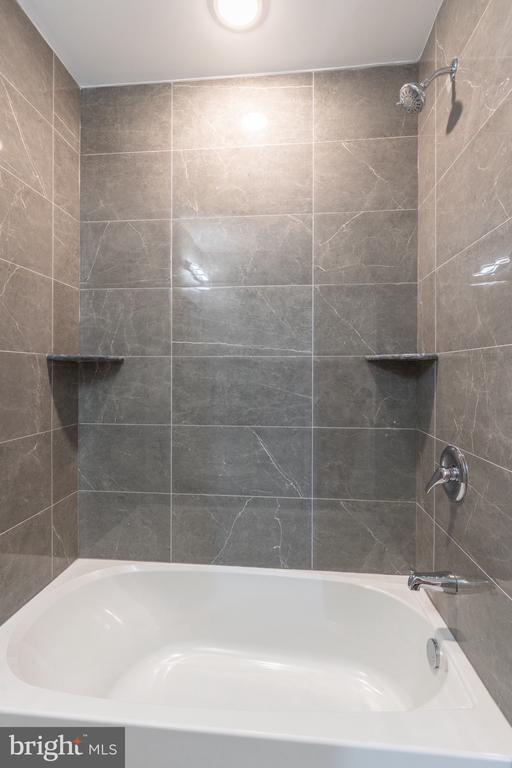 2729 W GLENWOOD AVENUE Unit: 1