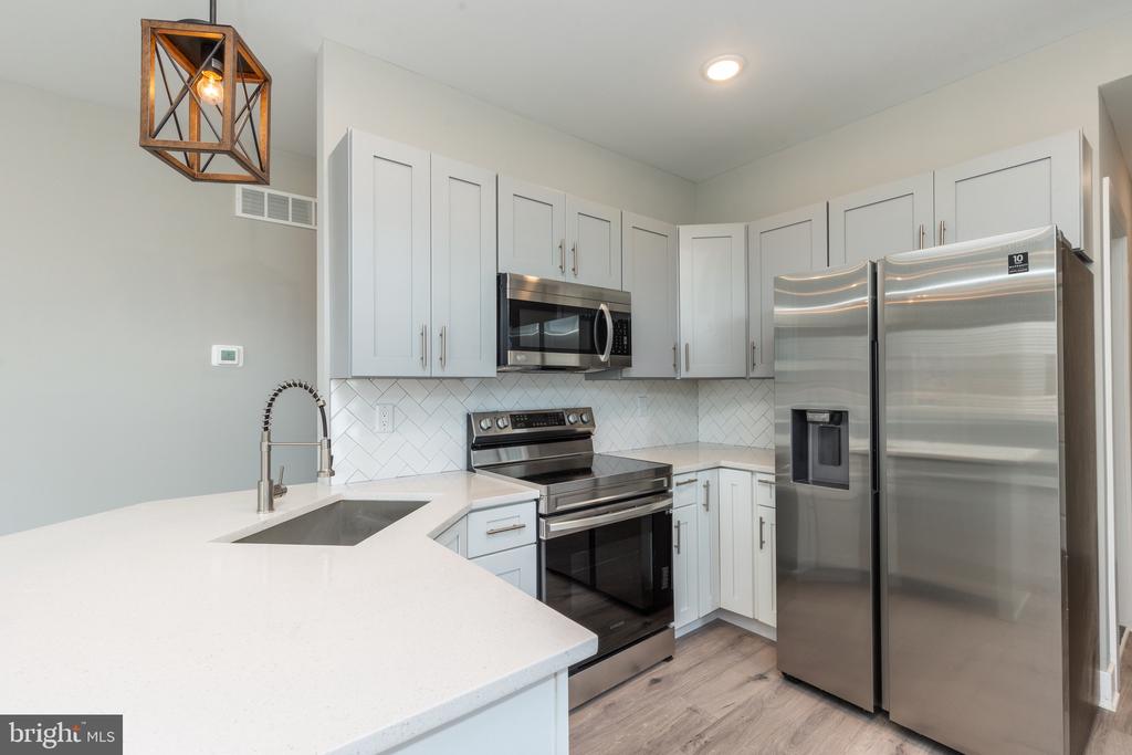 2729 W GLENWOOD AVENUE Unit: 1