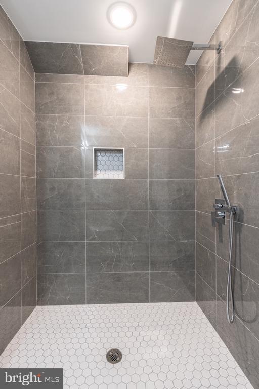 2729 W GLENWOOD AVENUE Unit: 1