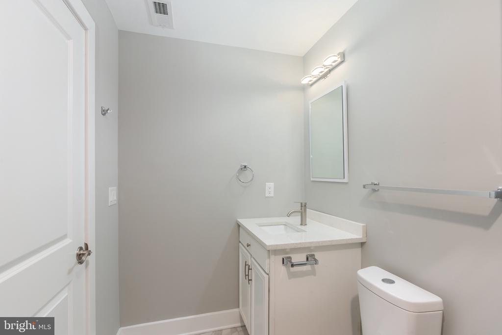 2729 W GLENWOOD AVENUE Unit: 1
