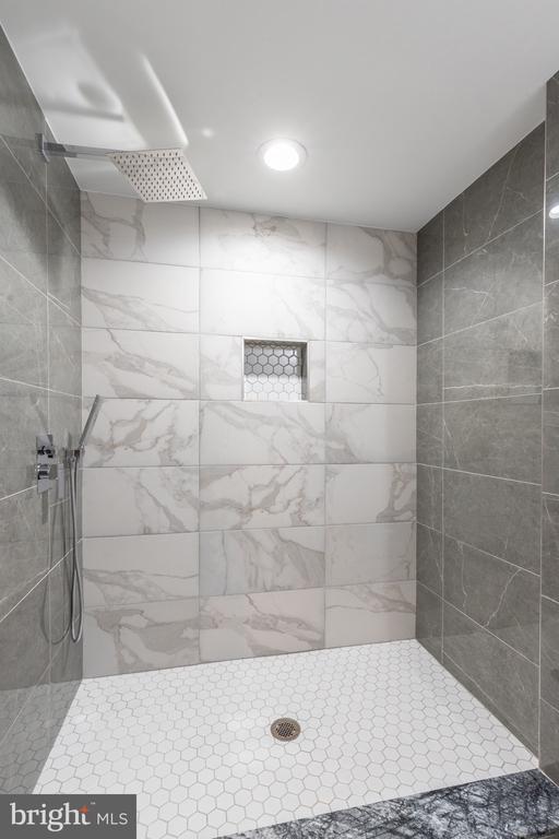 2729 W GLENWOOD AVENUE Unit: 1