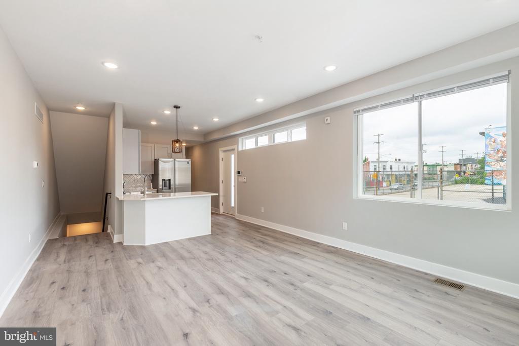 2729 W GLENWOOD AVENUE Unit: 1