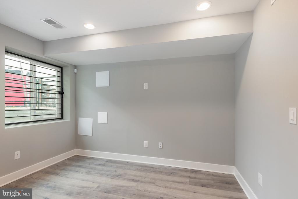 2729 W GLENWOOD AVENUE Unit: 1