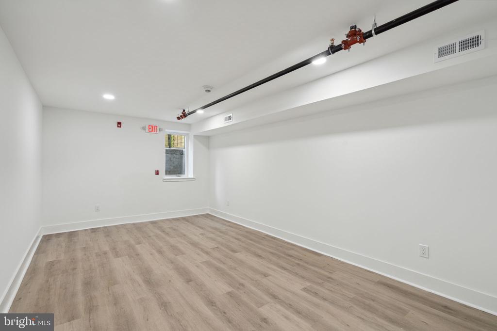 528 W BERKS STREET Unit: 1