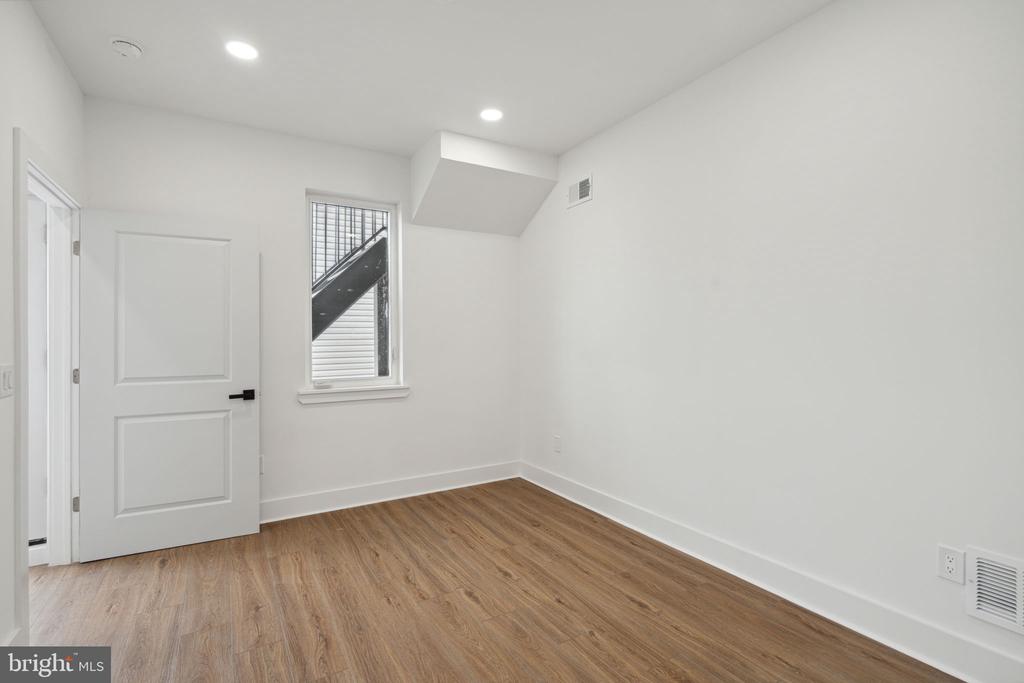 528 W BERKS STREET Unit: 1