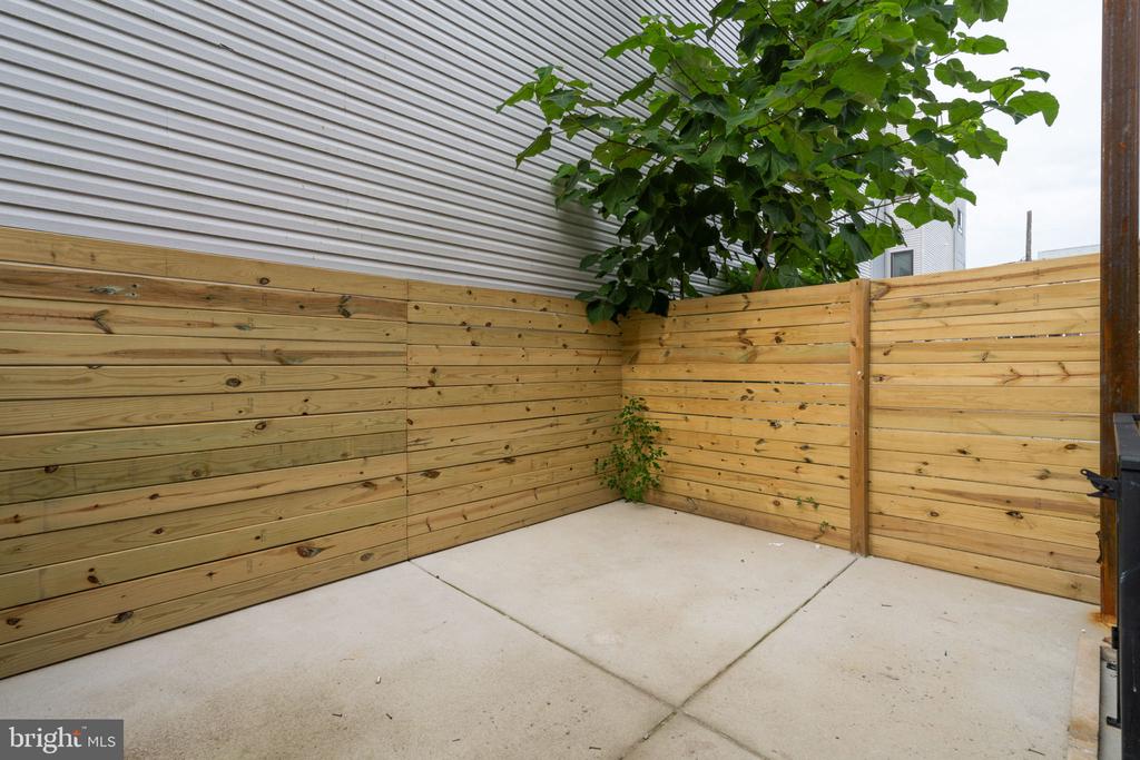 528 W BERKS STREET Unit: 1