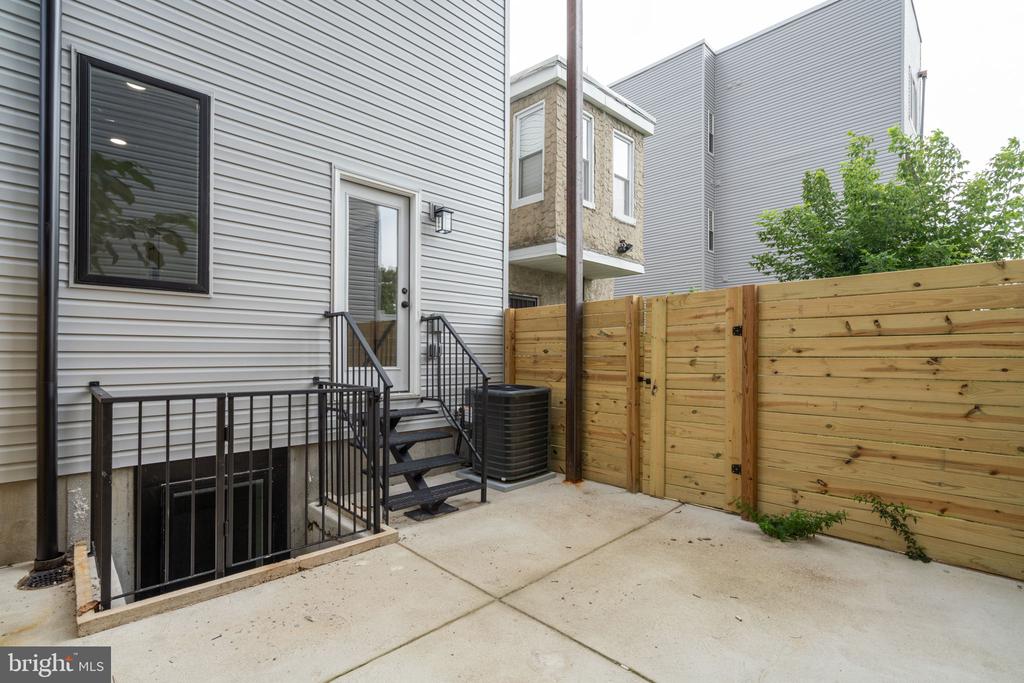 528 W BERKS STREET Unit: 1