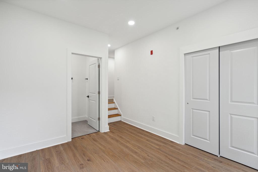 528 W BERKS STREET Unit: 1