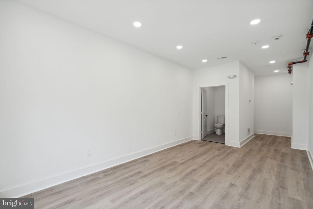 528 W BERKS STREET Unit: 1