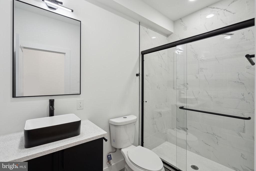 528 W BERKS STREET Unit: 1