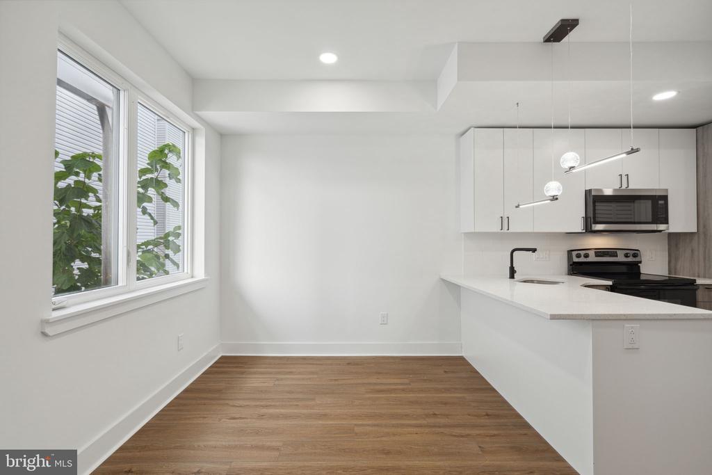 528 W BERKS STREET Unit: 1