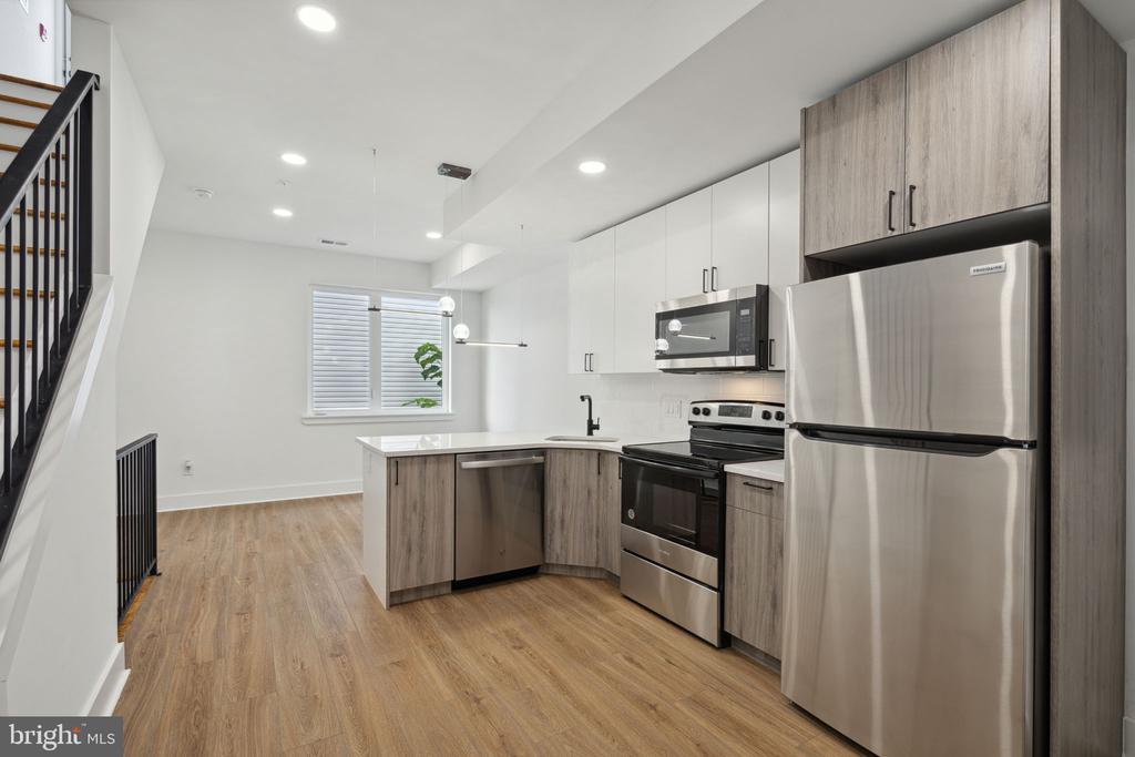 528 W BERKS STREET Unit: 1