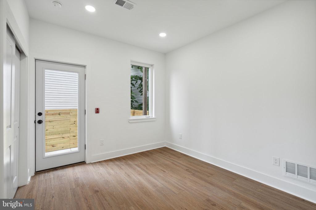 528 W BERKS STREET Unit: 1