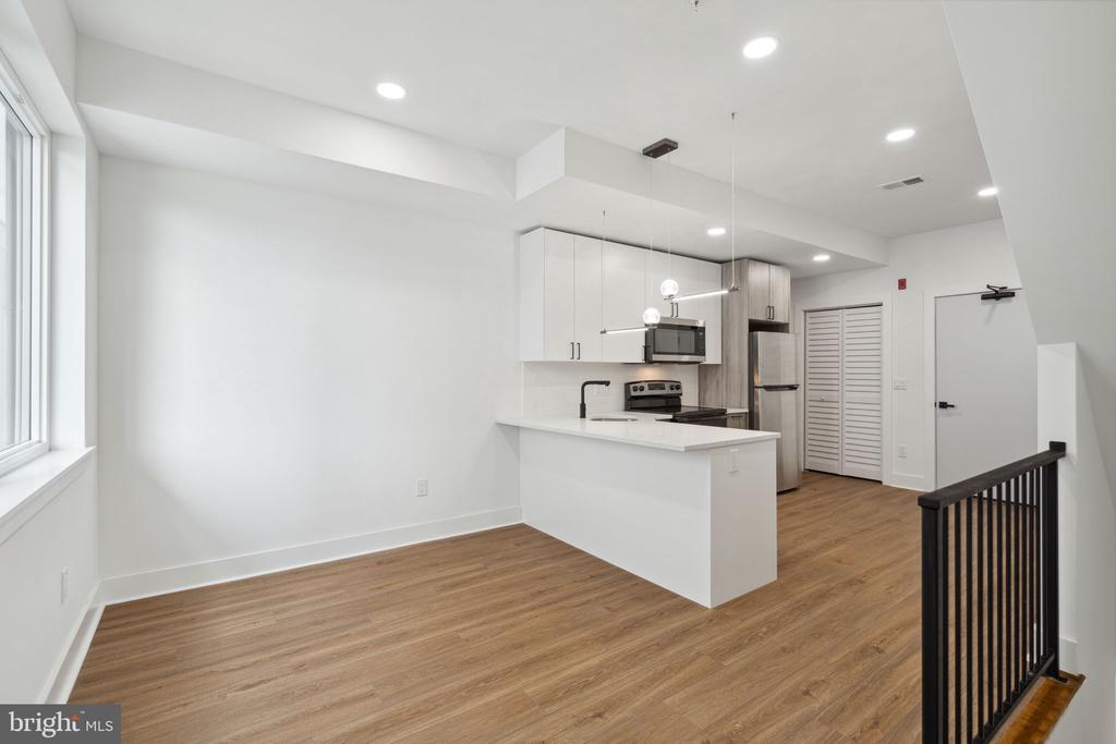 528 W BERKS STREET Unit: 1