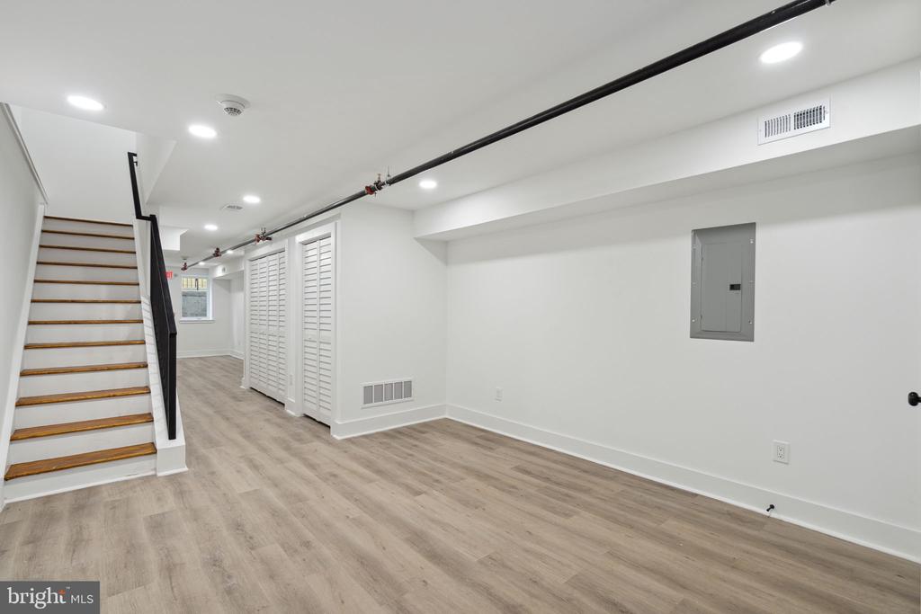 528 W BERKS STREET Unit: 1