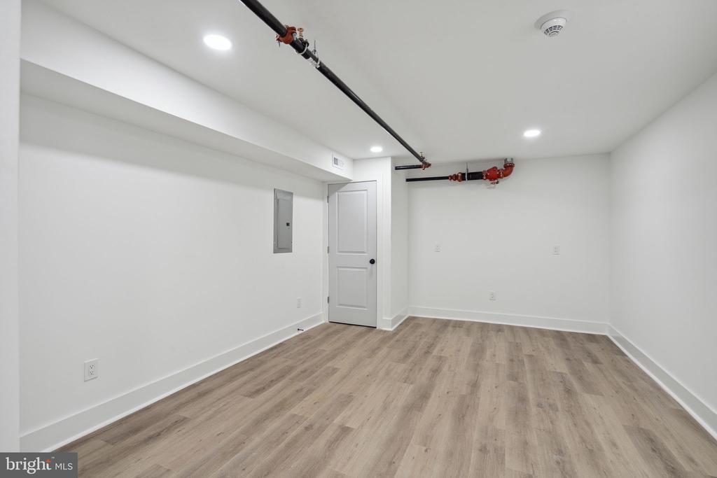 528 W BERKS STREET Unit: 1