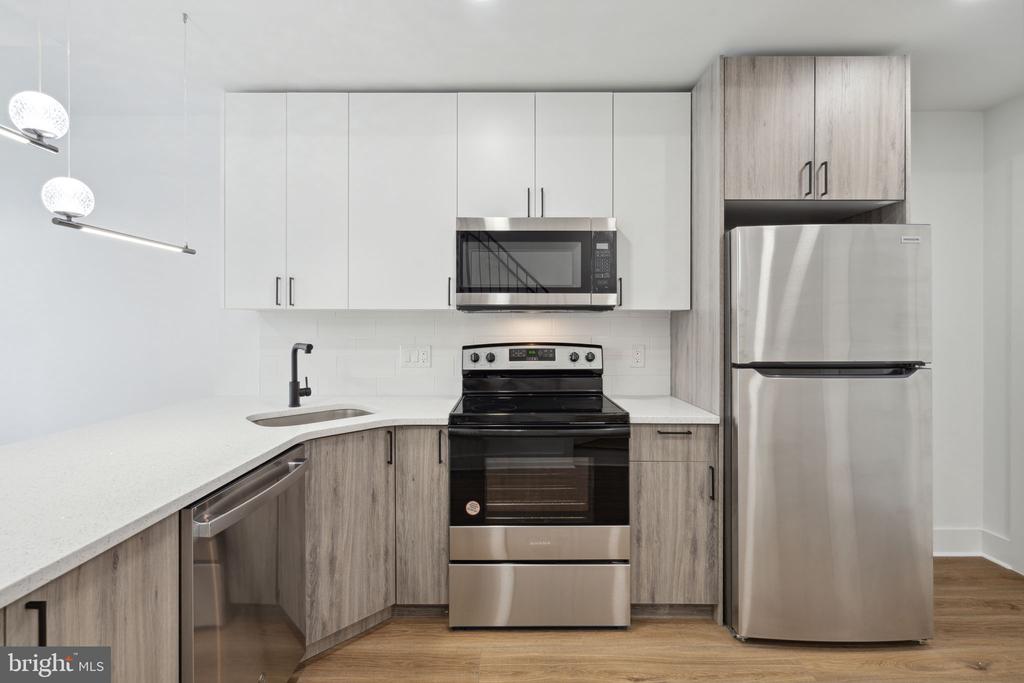 528 W BERKS STREET Unit: 1