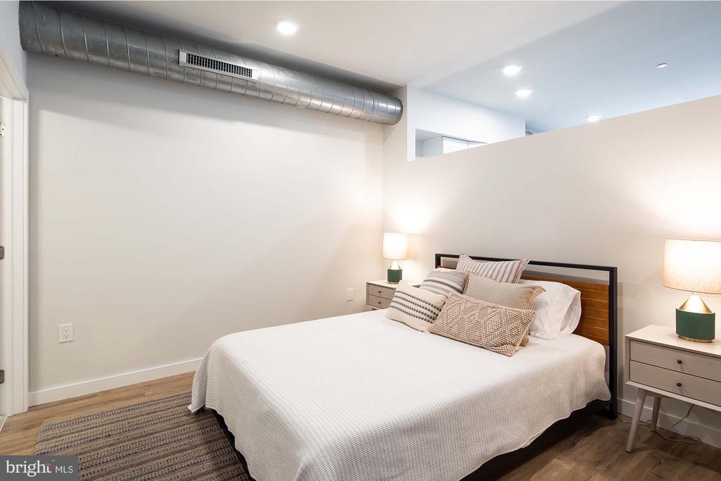 2120 E YORK STREET Unit: B206