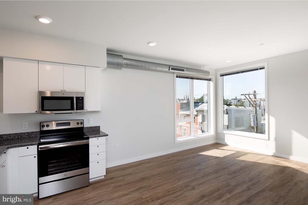 2120 E YORK STREET Unit: B206
