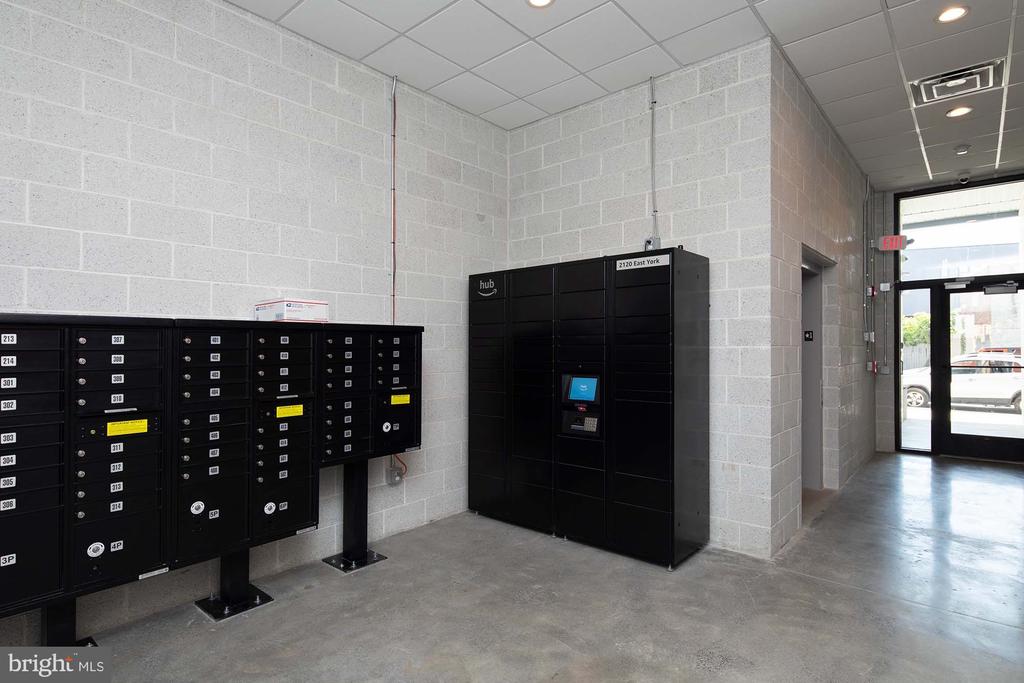 2120 E YORK STREET Unit: B206